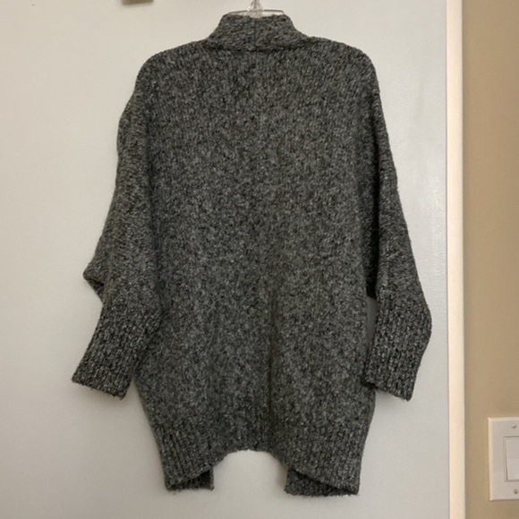 Old Navy Batwing Gray Cardigan Girls XS (5-6) - Picture 6 of 8